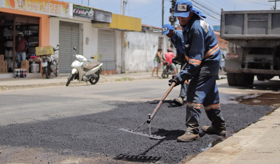 Prefeitura utiliza mais de 1000 toneladas de asfalto e recupera mais de 80 vias em Maceió