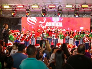 Alunos do município encantam público com Cantata Natalina no Marco dos Corais