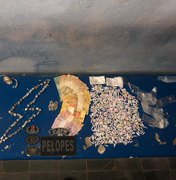 Após perseguição policial, quase mil pinos de cocaína e bombinhas de maconha são apreendidos em Arapiraca