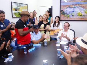 Prefeito Luciano Barbosa vai investir R$ 700 mil para garantir aragem de terras em Arapiraca