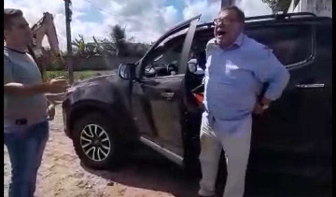 Vídeo: Vereador agride trabalhadores em Murici