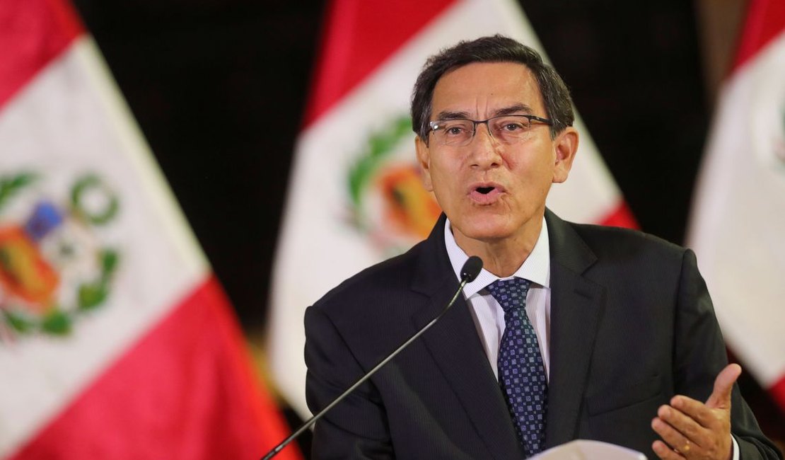 Presidente do Peru anuncia dissolução do Congresso