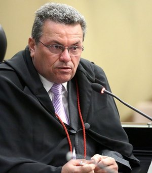 Justiça mantém afastamento de prefeito de Viçosa