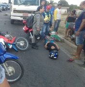 Caminhão falta freio em semáforo e acaba atingindo cinco motocicletas e um carro, em Arapiraca 