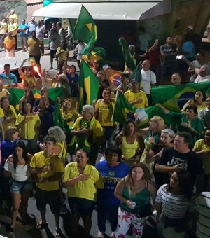 Manifestantes protestam contra STF sobre habeas corpus de Lula