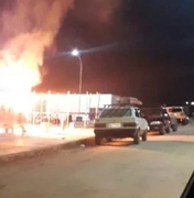 [Vídeo] Carro de churros pega fogo em Campo Alegre