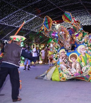 Prefeitura continua com atrações culturais na Praça Gogó da Ema e no túnel iluminado