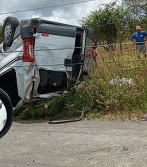 Oito vítimas de acidente com van em São José da Tapera continuam hospitalizadas