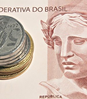 Salário médio recuou 6,9% no Brasil em 2022, mais que a média mundial