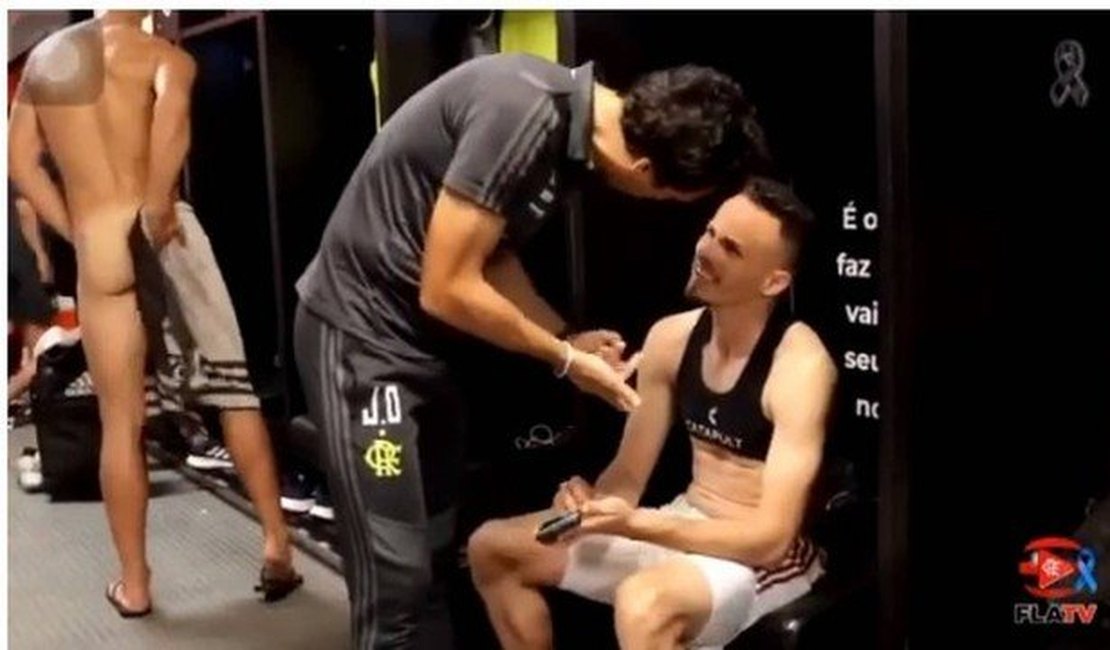 Pablo Marí fica revoltado com vídeo do Flamengo em que aparece nu no vestiário