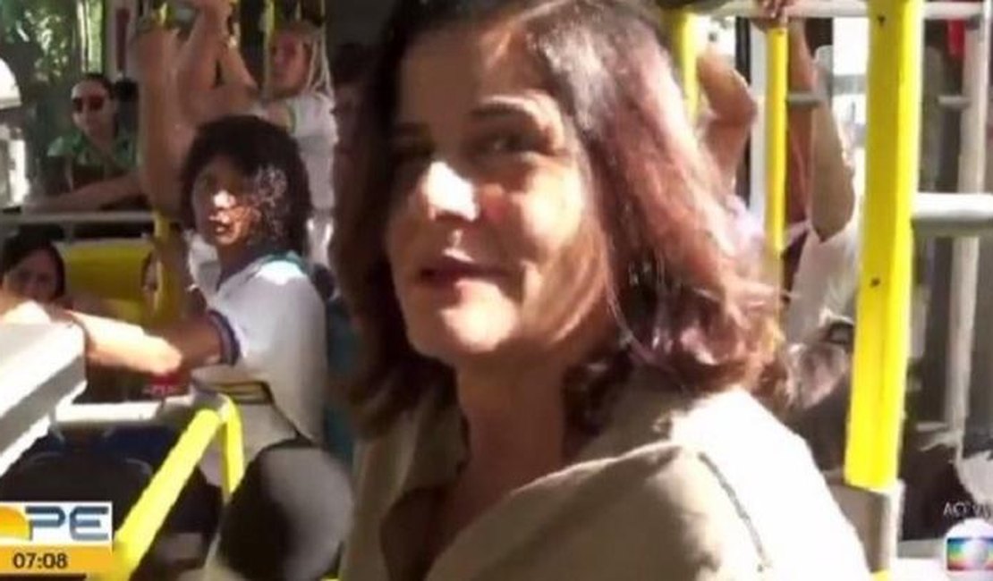 Ao vivo, repórter da Globo não consegue embarcar em ônibus por falta de crédito no cartão