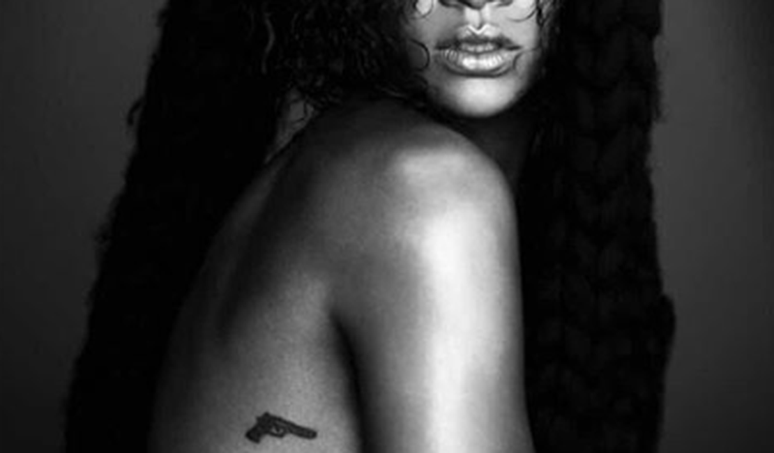 Foto de Rihanna de topless quebra redes sociais