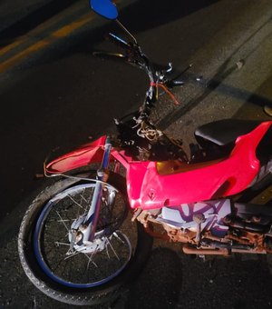 Colisão entre carro e motocicleta em Feira Grande deixa uma vítima