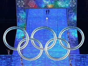 Cerimônia dos Jogos de Inverno começa em Pequim com anéis surgindo de bloco de gelo