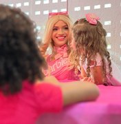 Arapiraca Shopping leva a icônica boneca Barbie para visitar crianças em abrigo institucional