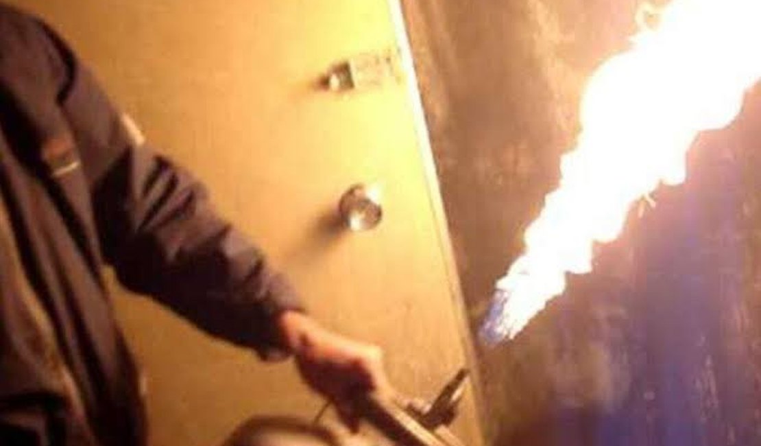 Botijão de gás de cozinha pega fogo na zona rural de Arapiraca 