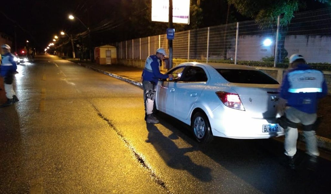 Dois motoristas são presos por embriaguez ao volante em Maceió