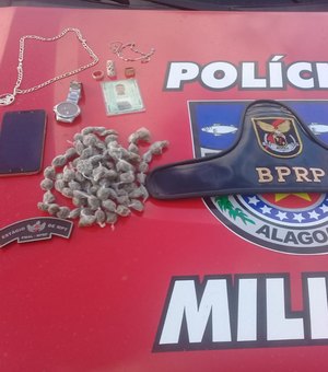 Polícia apreende 92 bombinhas de maconha no bairro da Santa Lúcia 