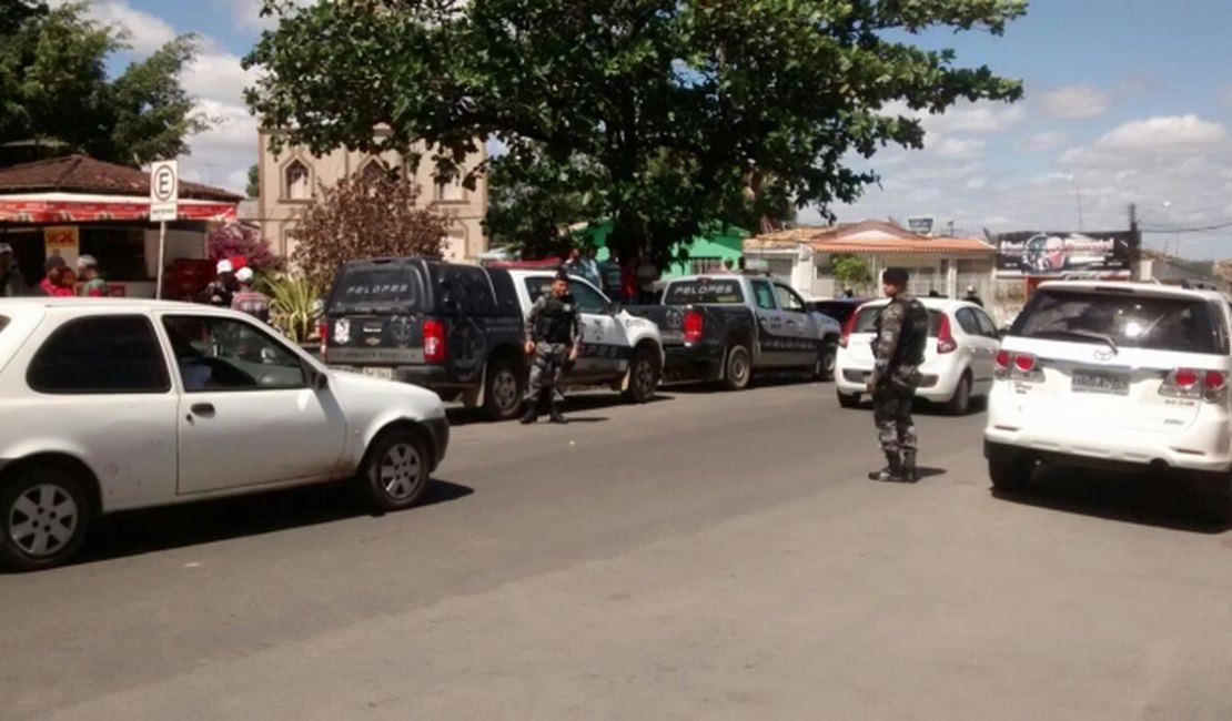 Polícia flagra adolescentes cometendo assalto em Arapiraca
