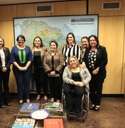 Deputadas se reúnem com Damares Alves para pedir apoio a Casa da Mulher Alagoana