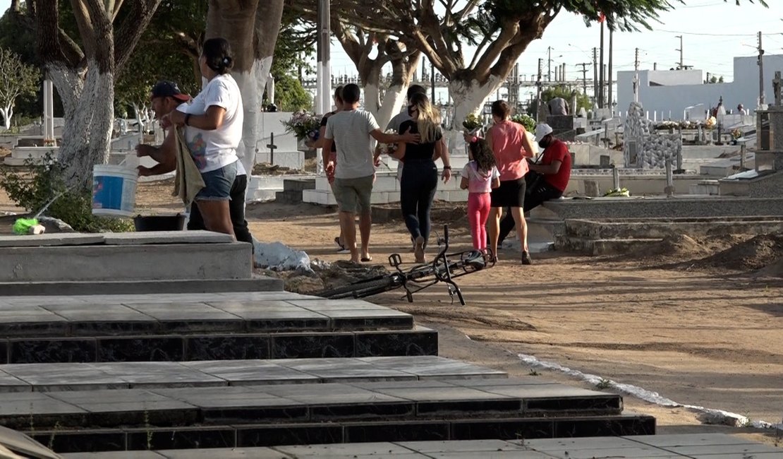[Vídeo] Cemitérios de Arapiraca voltam a receber o público no Dia de Finados, confira a programação