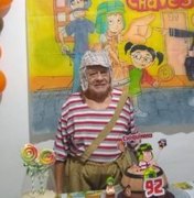 Imagem de idoso vestido de Chaves viraliza nas redes