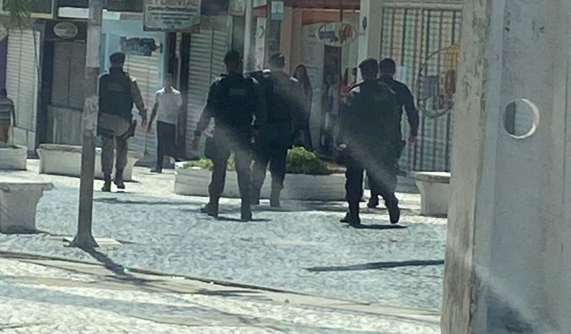 Polícia fecha lojas em Arapiraca que estavam desobedecendo decreto do governador