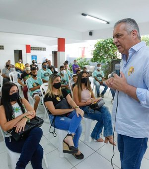 Alfredo Gaspar encontra artistas e ouve propostas para segmento em Maceió