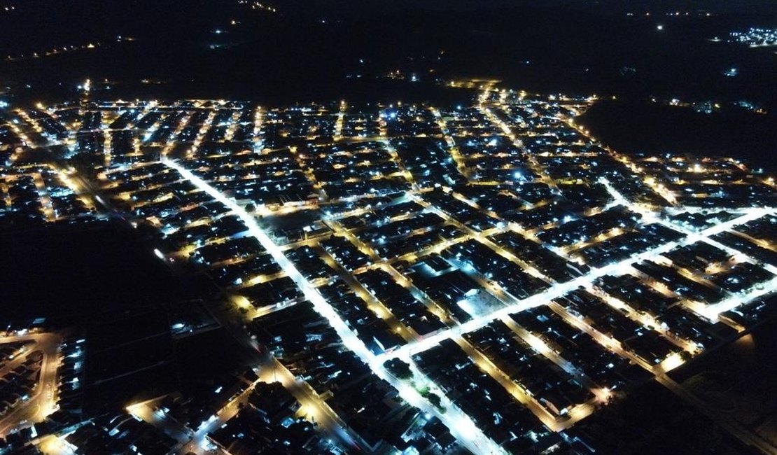 Maior complexo habitacional de Arapiraca, Brisa do Lago brilha com 100﻿% de iluminação em led e obras em toda região