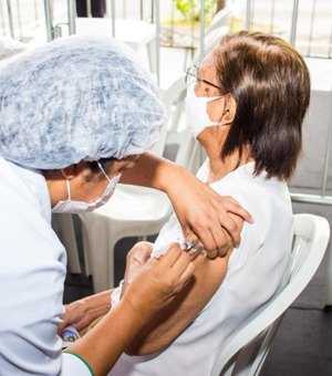 Vacinação de idosos de 83 anos ou mais começa na terça-feira em Maceió