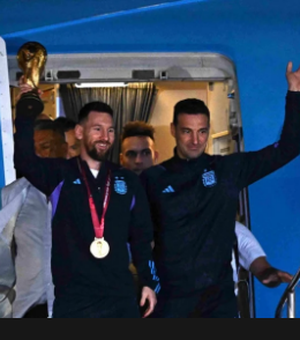 Seleção da Argentina chega em  Buenos  Aires de madrugada