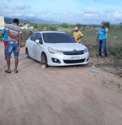 Veículo com placa de Maceió é encontrado sem as quatro rodas em Canapi