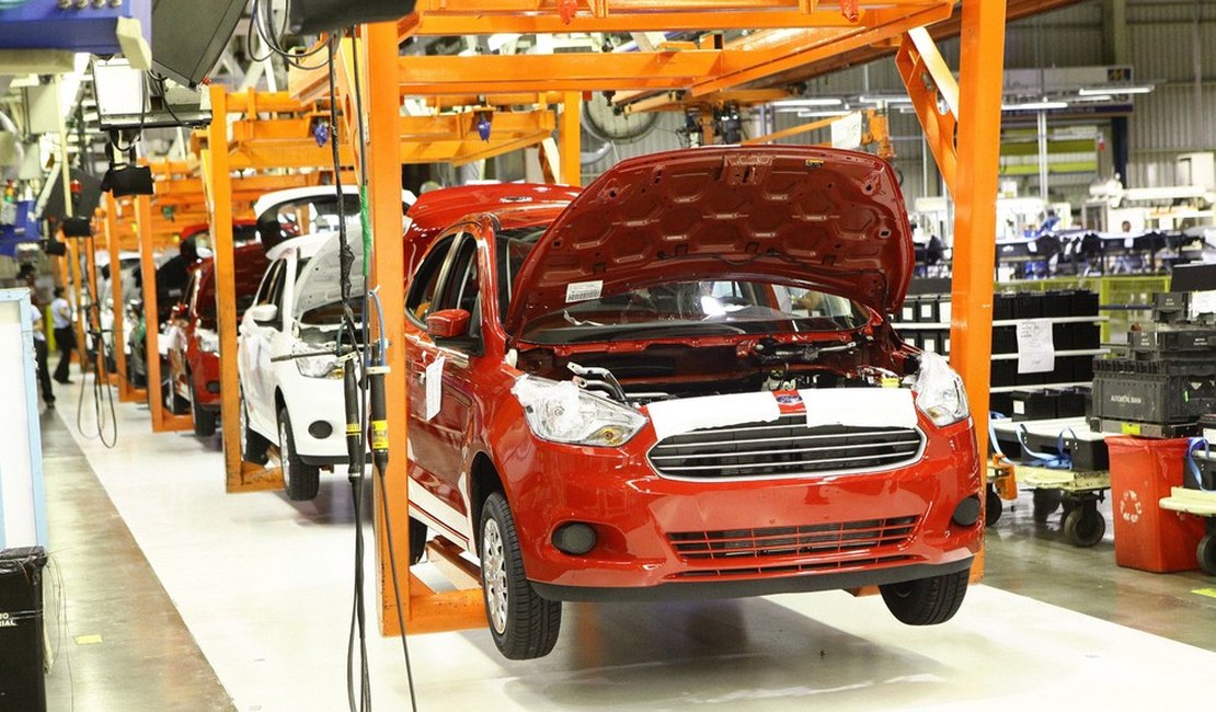 Clientes cancelam compras de carros da Ford e pedem dinheiro de volta