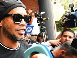 Ronaldinho Gaúcho mostra camarote 'particular' na Sapucaí