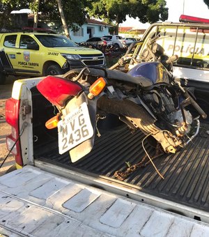 Polícia recupera motocicleta roubada em matagal no Povoado Canaã