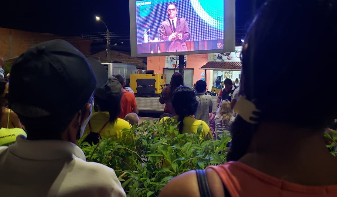 População lota Bosque das Arapiracas para assistir debate com os candidatos