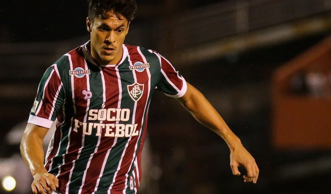 CRB negocia com zagueiro do Fluminense