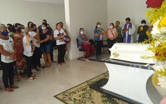 Restos mortais de Roberta Dias é velado em Penedo e sepultado em Piaçabuçu