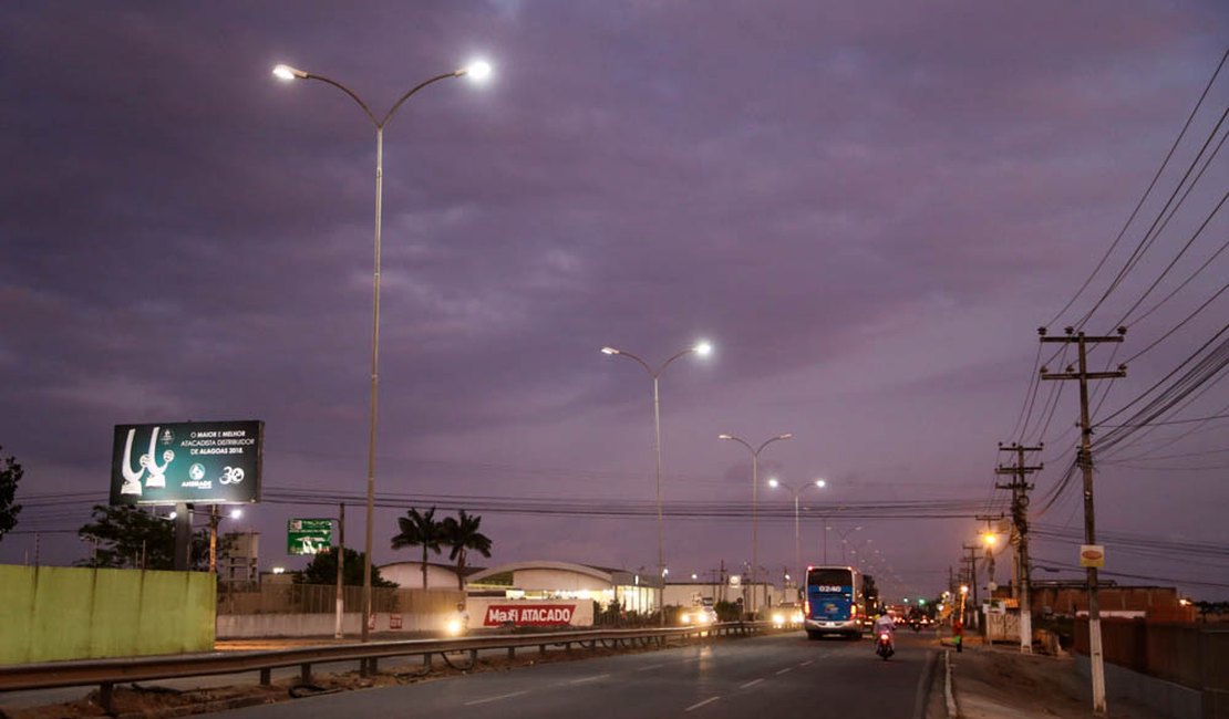 Prefeitura e Ministério Público religam iluminação de trecho da AL-220