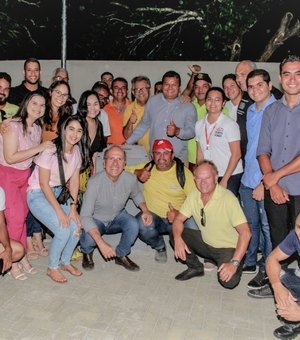 Ronaldo Lopes e João Lucas entregam mais duas áreas de lazer para população de Penedo