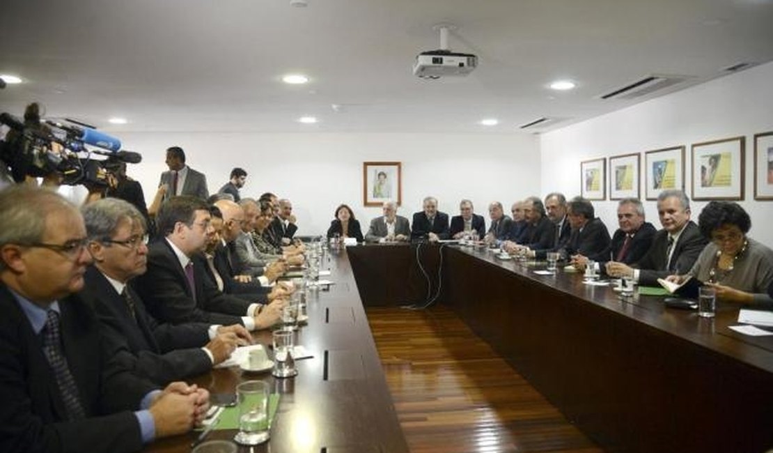 Ministros acertam demissão coletiva após impeachment de Dilma
