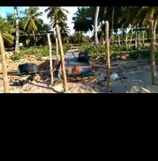 [Vídeo] Área de praia em Porto de Pedras é cercada e causa revolta