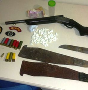 Quatro indivíduos são presos com dinheiro, drogas, espingarda e munições 