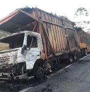 Caminhão carregado de cana-de-açúcar pega fogo na BR-104