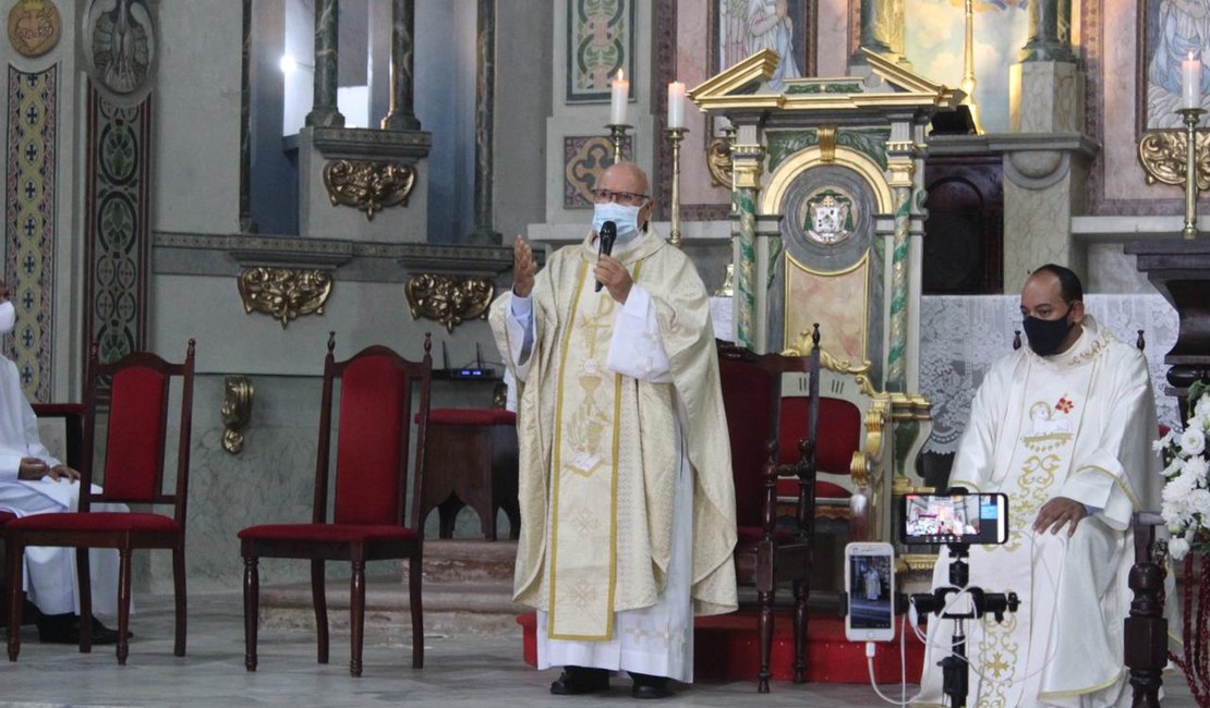 'Não deixemos nossa fé por nenhum projeto humano', diz vigário-geral em missa de Corpus Christi