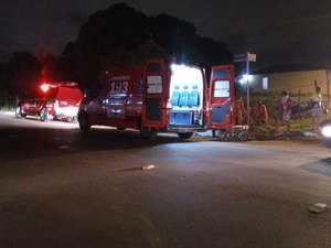 Mulher cai de moto em trecho da AL-220 e sofre escoriações