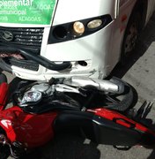 Colisão entre micro-ônibus e moto deixa dois feridos em Maceió