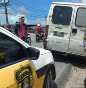 Operação conjunta apreende motocicletas e carro na orla de Maceió