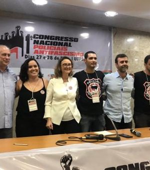 Ciro Gomes e Maria do Rosário discutem sobre Lula em evento de policiais 