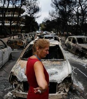 Número de mortos em incêndios na Grécia já chega a 74